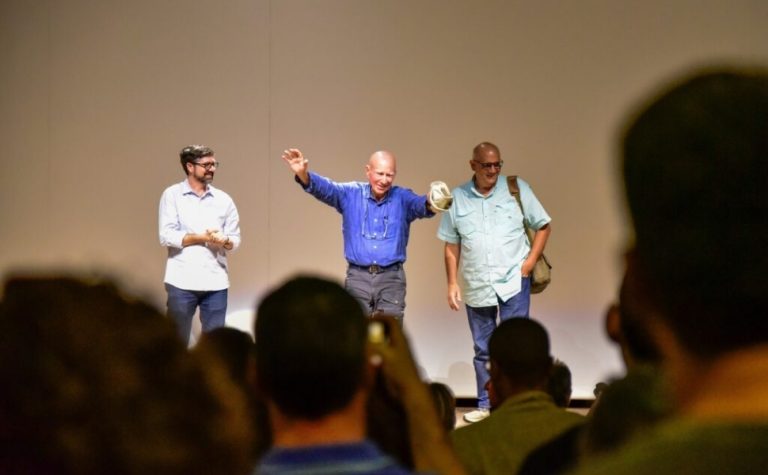 Casagrande e entidades do ES lamentam morte de Sebastião Salgado