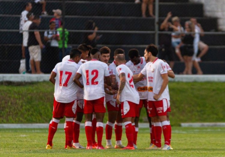 Com um jogador a menos desde o início do jogo, Náutico segura empate em Natal