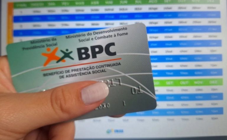 Congresso prepara 15º salário de servidor e mudança nos reajustes