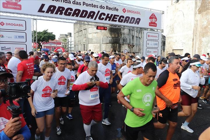 Corrida das Pontes movimenta o Recife na manhã deste domingo (1º)
