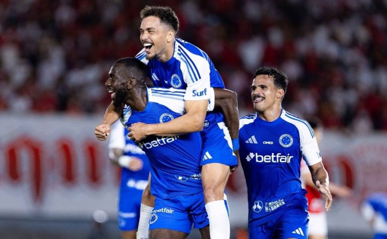 Cruzeiro bate Vila Nova com Eduardo iluminado e avança na Copa do Brasil