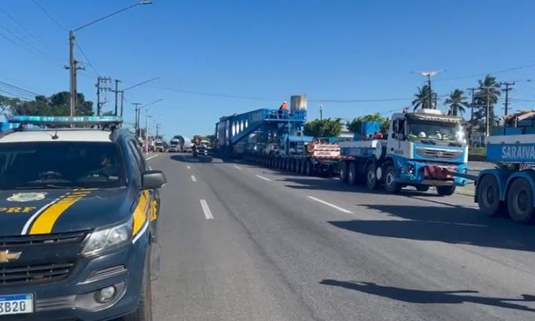 Depois de parar em Paulista, comboio com novo transformador ficará em Abreu e Lima