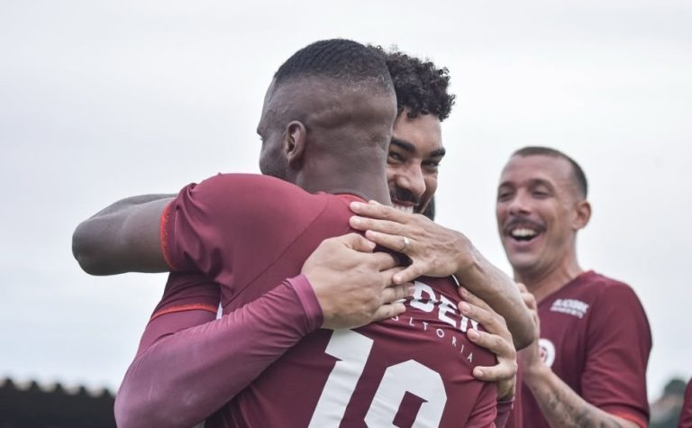 Desportiva goleia e se mantém no 3º lugar da Copa ES