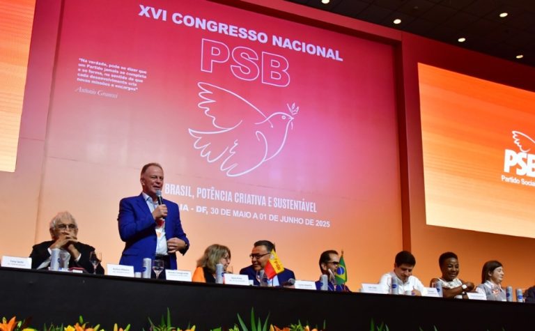 Em congresso do PSB, Casagrande defende autocrítica e debate com segmentos sociais