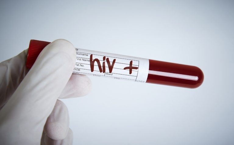 Empresa do ES é condenada por discriminar e demitir funcionária com HIV