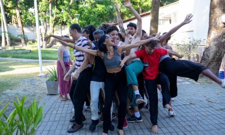 Espetáculo “PONTILHADOS” toma as ruas de Olinda neste fim de semana