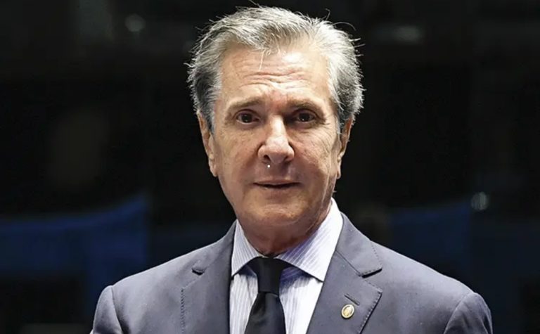 Ex-presidente Fernando Collor deixa presídio para cumprir pena em casa