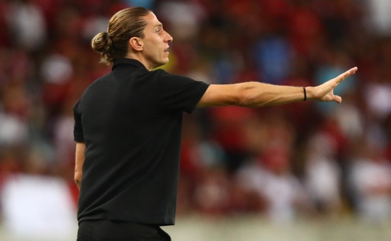 Filipe Luís reclama de ‘turbulência externa’: ‘Não tem um que ganhe sempre’