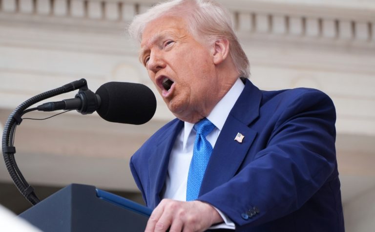 Governo Trump suspende novas entrevistas para vistos estudantis