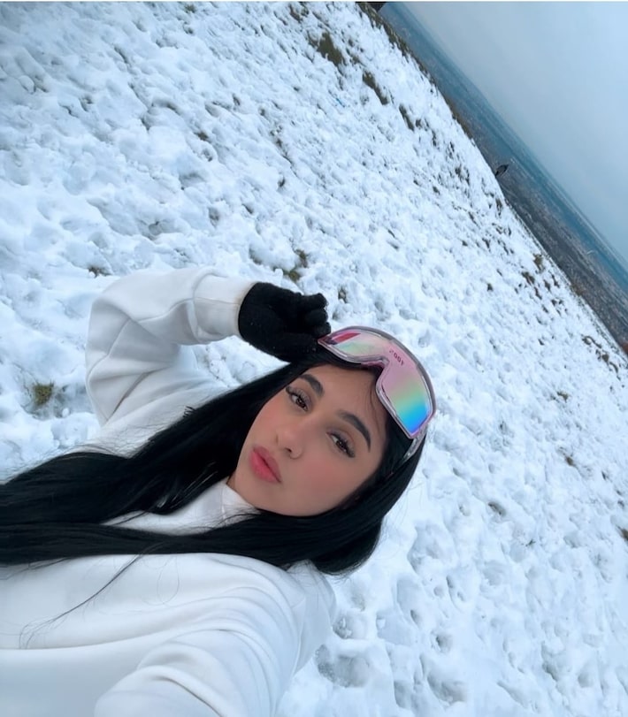 Influencer brasileira e o namorado são presos com R$ 38 mil em drogas na Irlanda