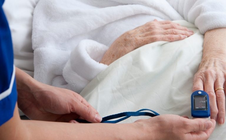 Influenza A supera Covid e lidera mortes em idosos por síndrome respiratória grave