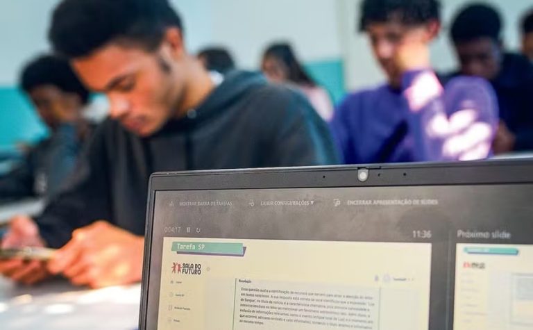 Inteligência artificial será usada na correção de tarefas nas escolas de SP