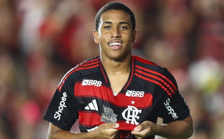 Joshua tem multa de R$ 450 milhões e mais de 100 gols como meia na base do Flamengo