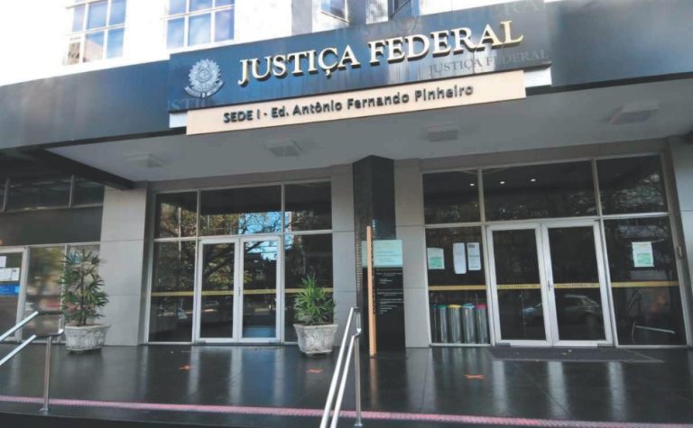 Justiça condena INSS a indenizar idosa e governo teme efeito cascata