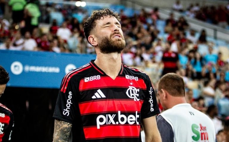 Léo Pereira cometeu pênalti nas duas derrotas do Flamengo no ano