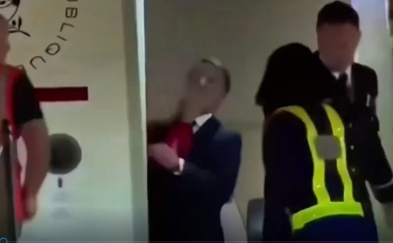 Mão de Brigitte na cara de Macron constrange governo francês; veja vídeo