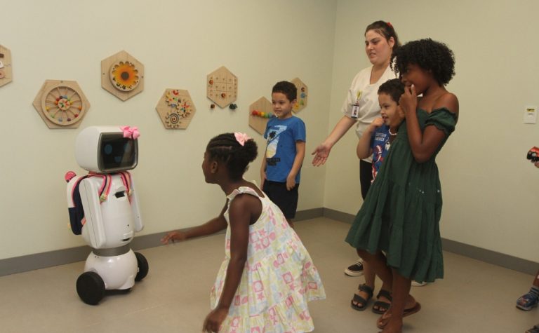 Maria, uma robozinha muito especial que vai ajudar crianças com autismo