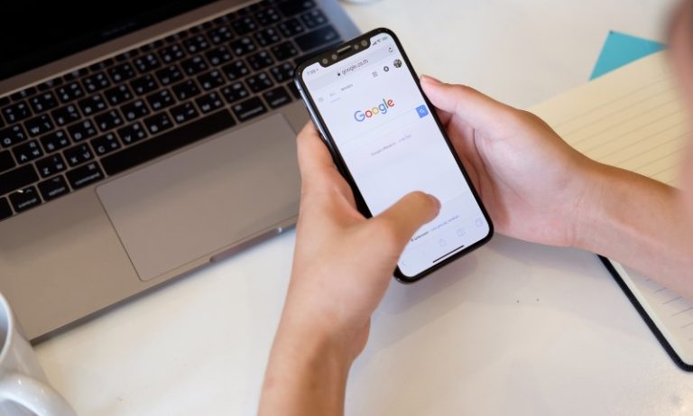 Meta faz campanha para responsabilizar Apple e Google por acesso de jovens