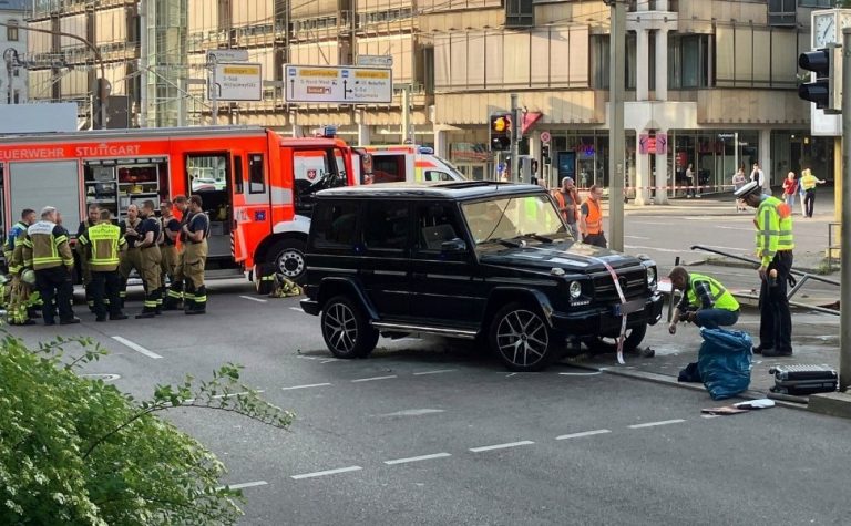 Motorista atropela multidão e deixa feridos no sul da Alemanha