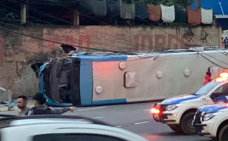 Motorista do Transcol que tombou em Cariacica estava com CNH vencida há oito meses