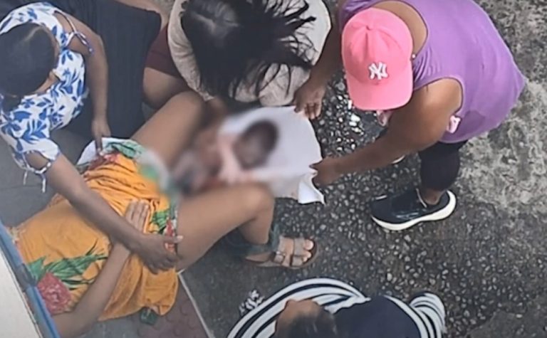 Mulher da à luz bebê em calçada de Vila Velha