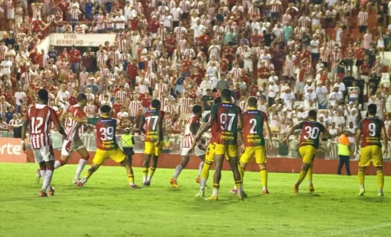 Náutico joga mal e fica no 0 a 0 com o Brusque (SC). Retrô perde para o Floresta