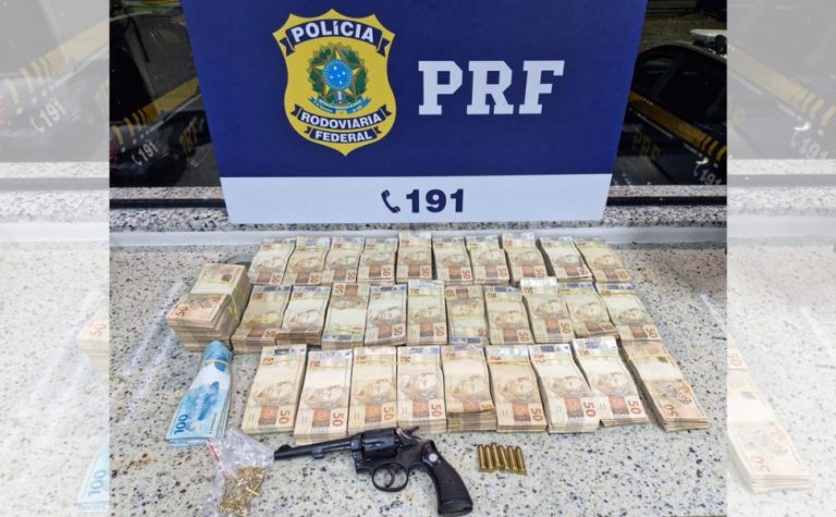 PRF apreende arma, R$ 172 mil em espécie e joias durante fiscalização em Guarapari