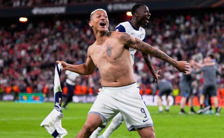 Pai de Richarlison enaltece o filho após título inédito: “Ele estava preparado”