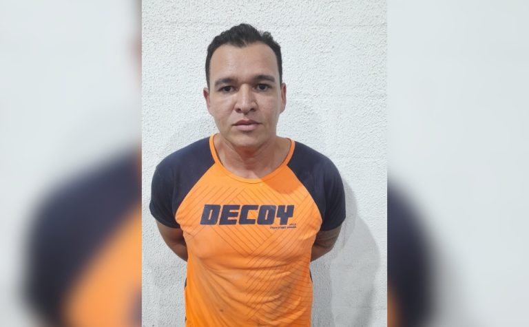 Pai é preso por matar homem que enviou fotos íntimas para sua filha