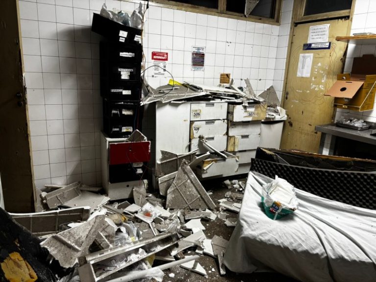 Parte de teto do 5º andar do Hospital da Restauração desaba por conta das chuvas