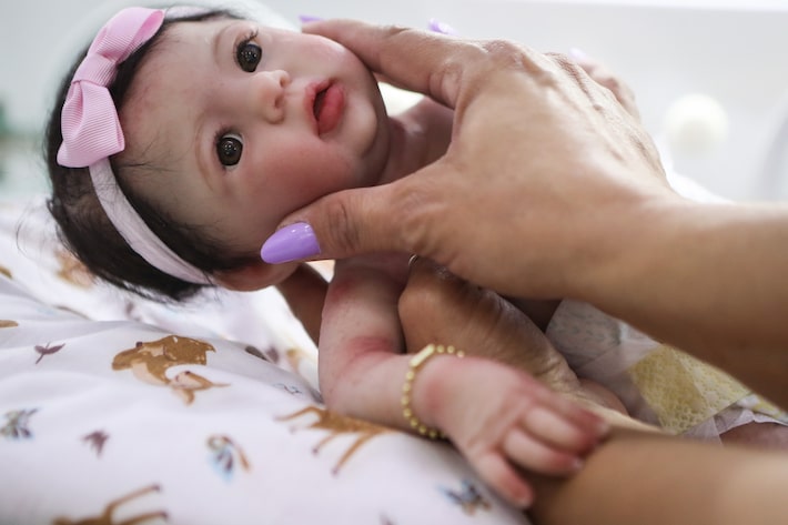 Por que bebês reborn podem ter preço tão alto?