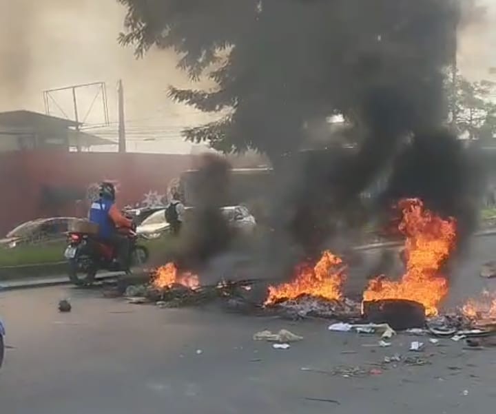 Protesto bloqueia por quase 3 horas PE-05 em Camaragibe após acidente fatal