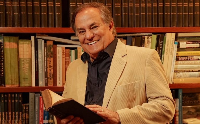 Ronnie Von compartilha indignação com plano de saúde: “Só pensam em dinheiro”