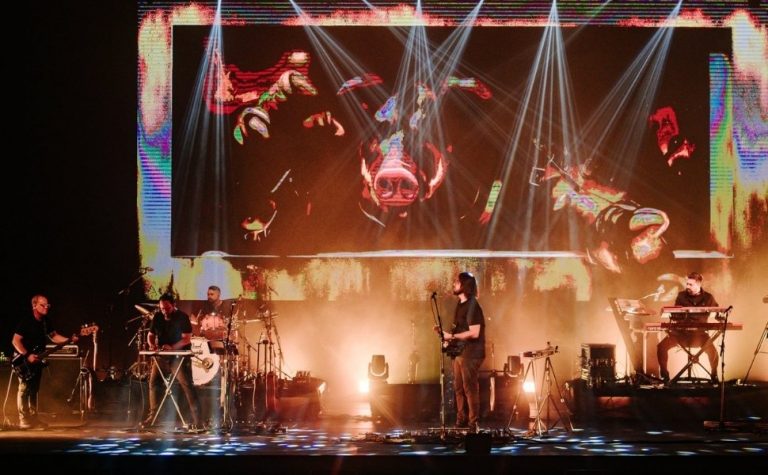 Samba, teatro e sucessos do Pink Floyd neste sábado