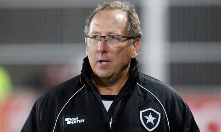 John Textor ‘repete’ Botafogo com título inédito para o Crystal Palace