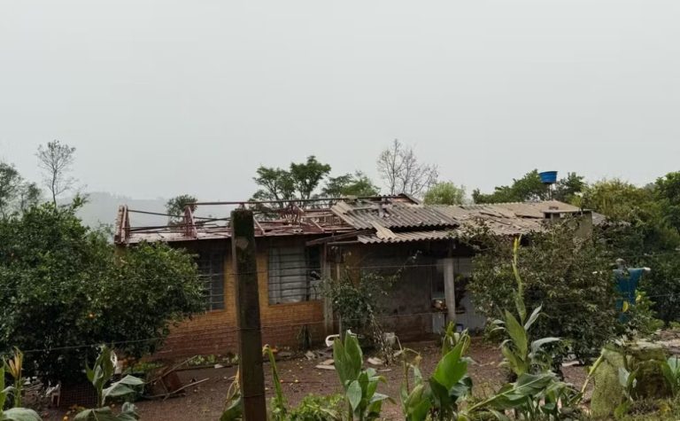 Tornado destrói pavilhão e danifica 285 casas no Rio Grande do Sul