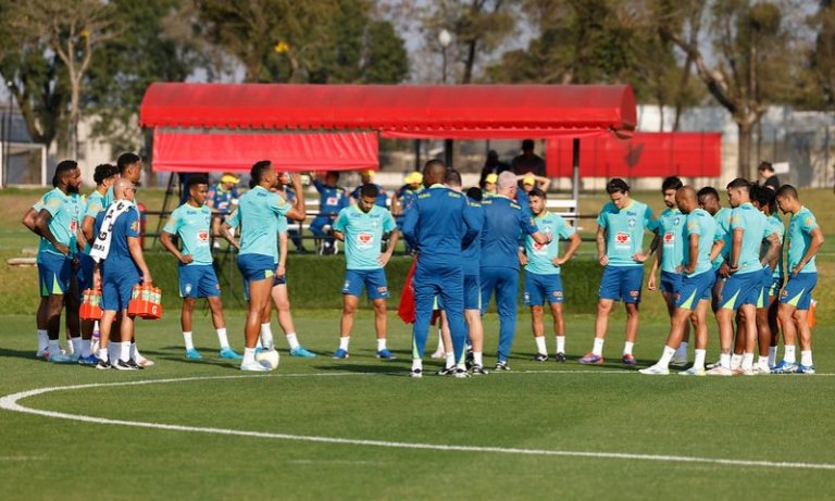 Seleção volta a ter técnico estrangeiro após 60 anos; veja quem foram os outros