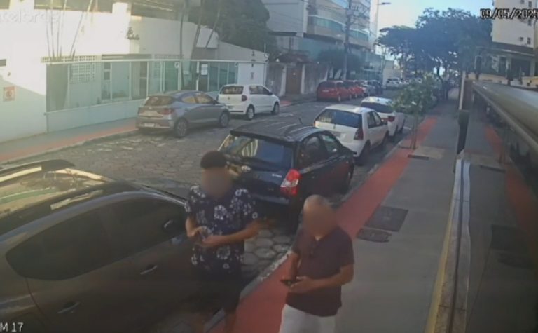 VÍDEO | Idoso é agredido durante assalto em Jardim Camburi
