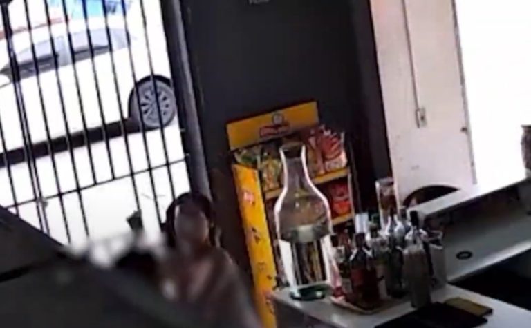 VÍDEO | Jovem é esfaqueada com canivete em tabacaria na Serra; veja o que se sabe