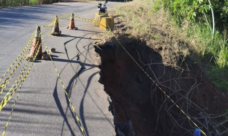 Vídeo mostra risco de desabamento em trecho da PE-004, na Mata Norte