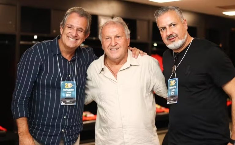 Zico é contratado como embaixador do Flamengo e será chefe de delegação no Mundial