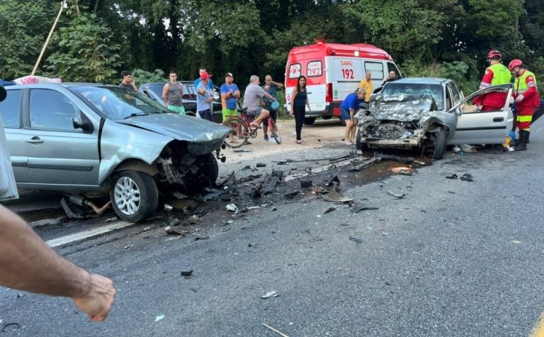 Acidente entre dois carros deixa vítima fatal na BR-101