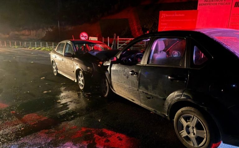 Acidente entre dois carros e motocicleta deixa um morto e dez feridos em Colatina