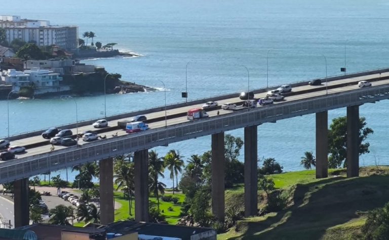 Acidente na Terceira Ponte deixa motociclista ferido