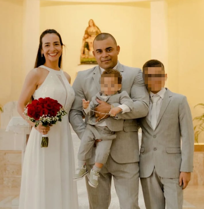 Adolescente esperou família dormir, atirou em todos e escondeu corpos em cisterna, diz polícia