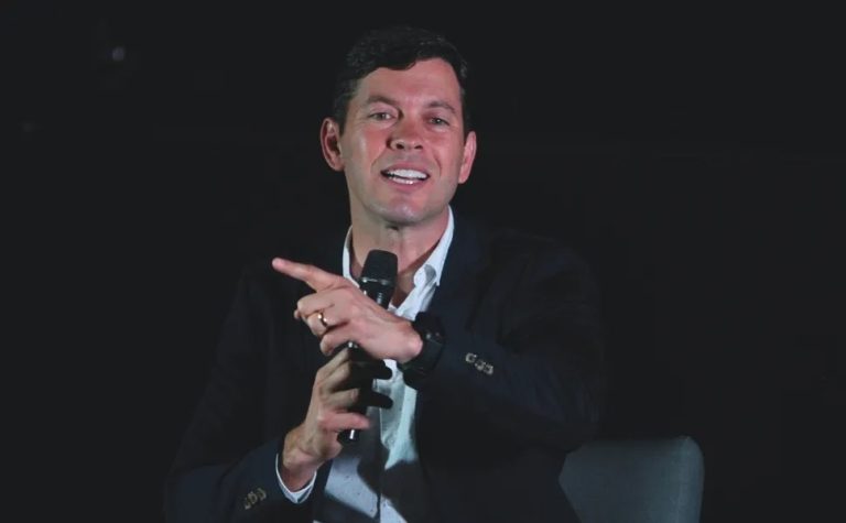 Arnaldinho viaja a SP para reunião com partido Novo