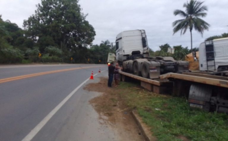 BR-101 é interditada no ES para retirada de carreta; veja trecho