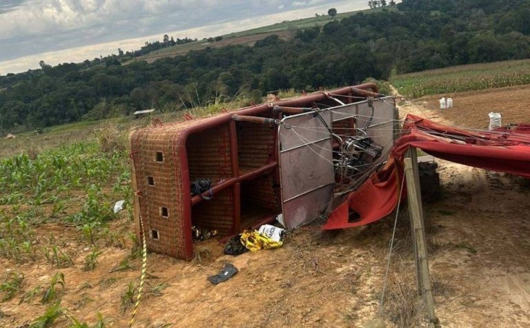 Balão com 35 passageiros cai no interior de SP; uma vítima morre