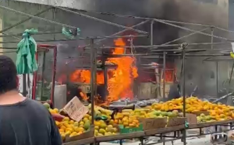 Barraca de pastel explode e pega fogo em feira de Vila Velha