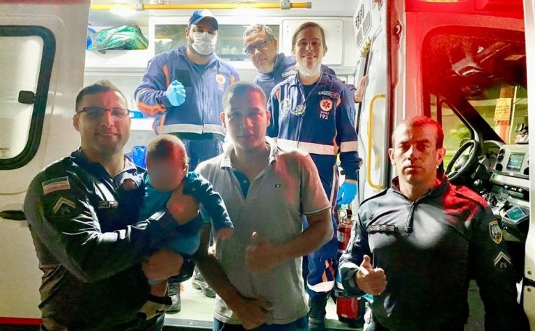 Bebê engasgado com acúmulo de catarro é socorrido por policiais na Serra